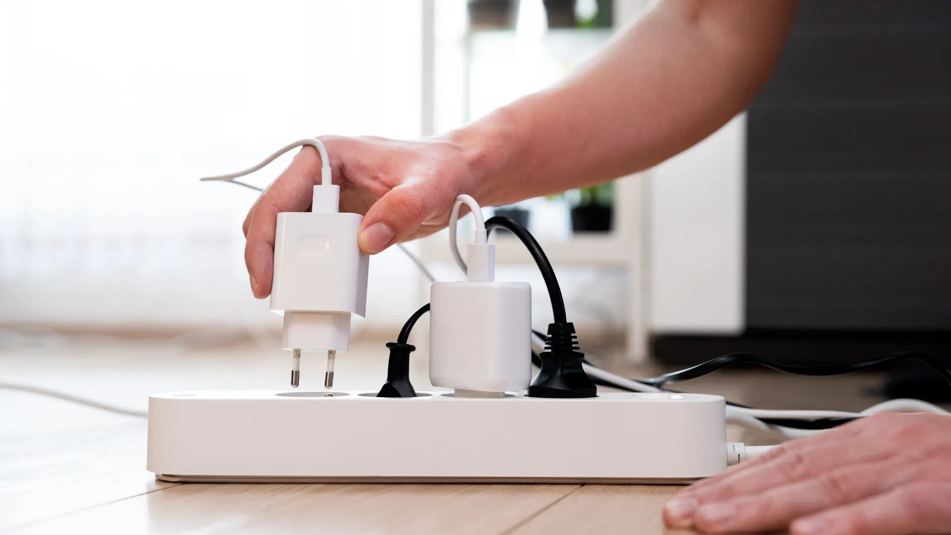 Whole Home Surge Protection_ How to Safeguard Your Home Appliances Image 2
